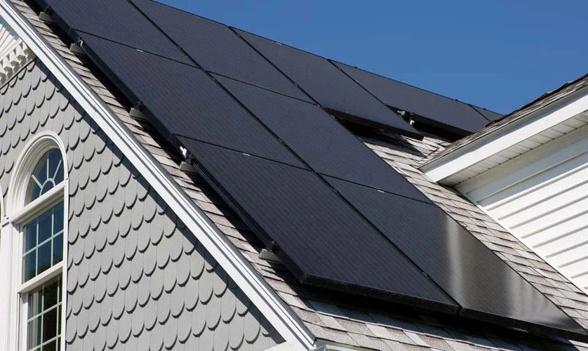 Moduli fotovoltaici all-black: la Cina aumenta la produzione del 40%